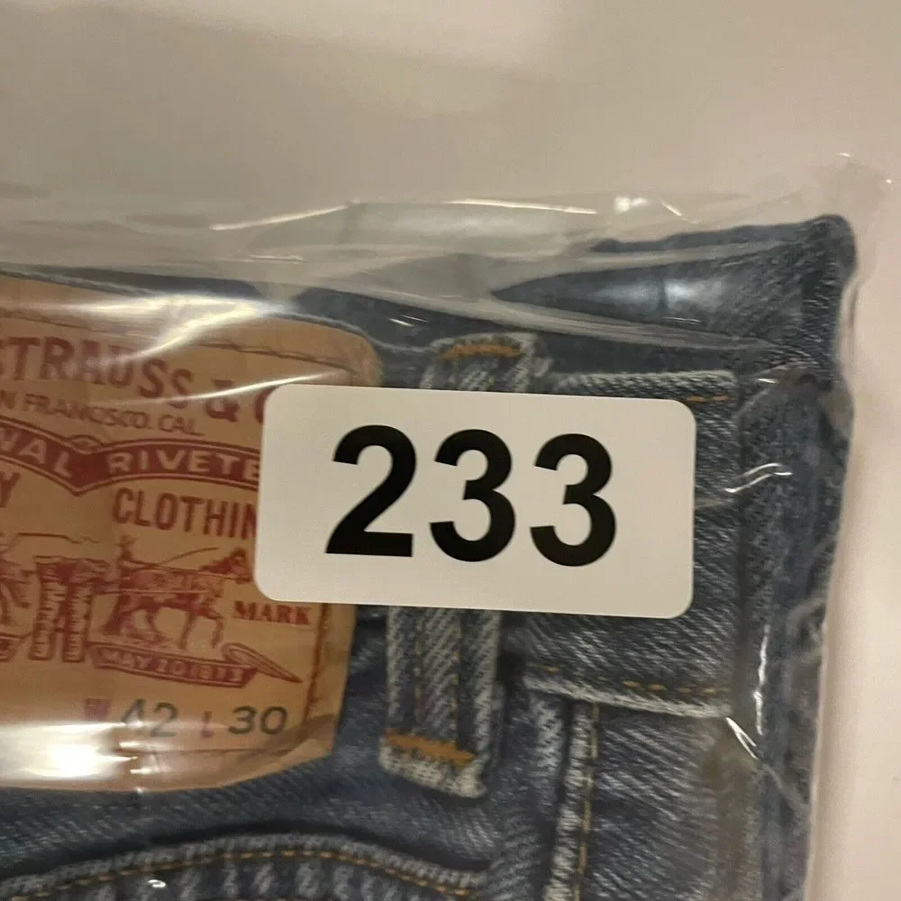 Levi's 505 Men's Regular Fit Jeans Size 42 x‎ 30 Medium Wash Blue Denim 5 Pocket